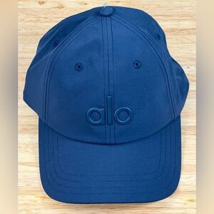ALO Yoga Navy Blue Performance Off-Duty Cap Unisex